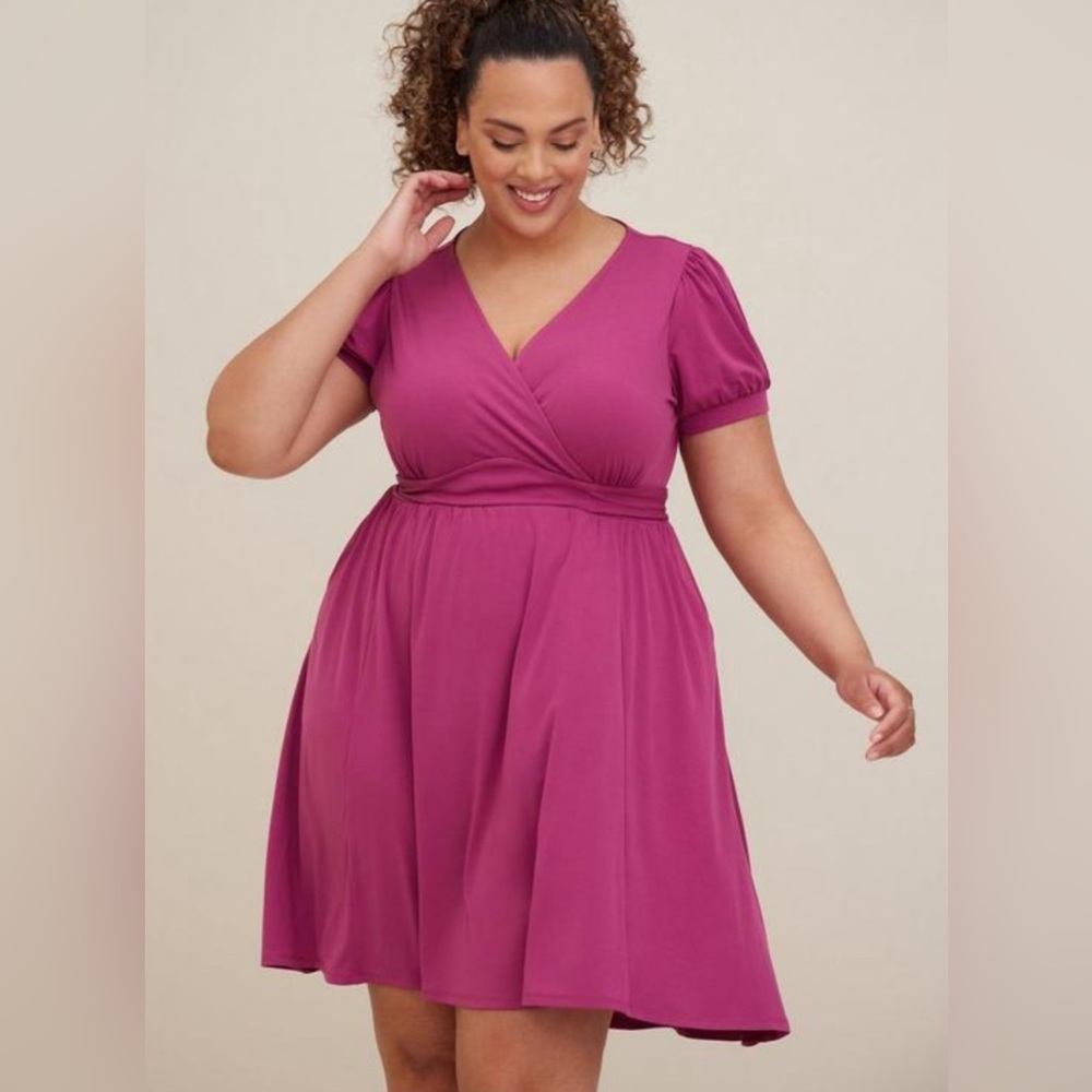 Torrid Sz. 2 (2X/18-20) Mini Studio Knit Surplice Dress